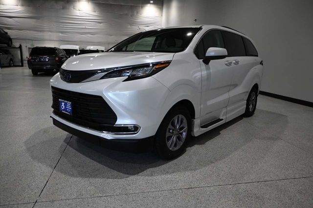 2023 Toyota Sienna XLE AWD 7-Passenger - 23039338 - 9