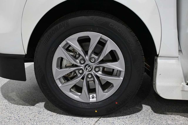 2023 Toyota Sienna XLE AWD 7-Passenger - 23039338 - 11