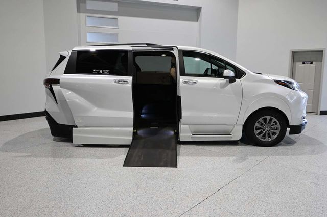 2023 Toyota Sienna XLE AWD 7-Passenger - 23039338 - 16
