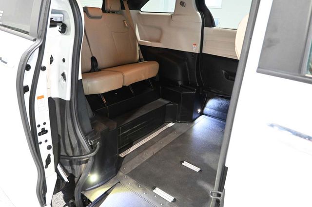2023 Toyota Sienna XLE AWD 7-Passenger - 23039338 - 17