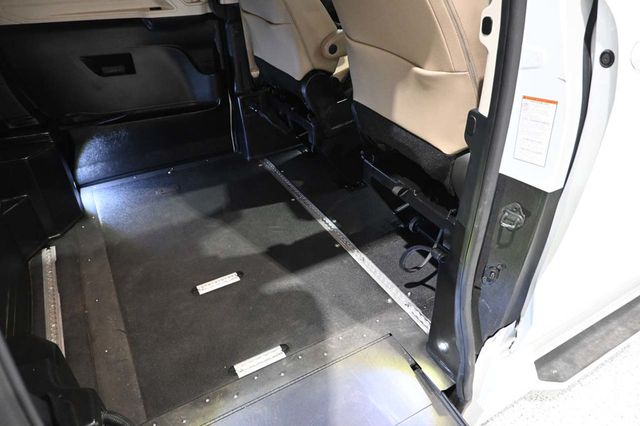 2023 Toyota Sienna XLE AWD 7-Passenger - 23039338 - 18