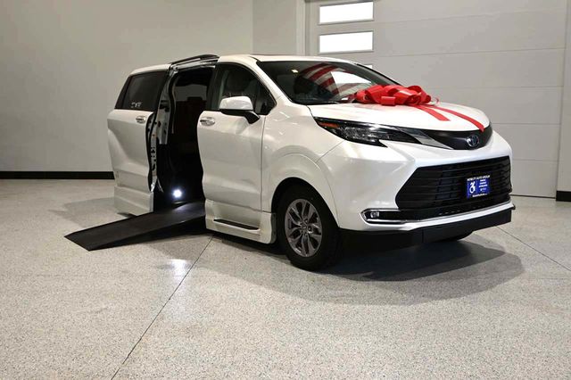 2023 Toyota Sienna XLE AWD 7-Passenger - 23039338 - 1