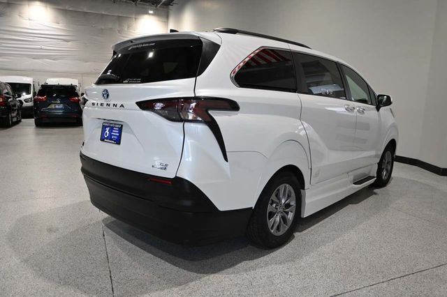 2023 Toyota Sienna XLE AWD 7-Passenger - 23039338 - 5