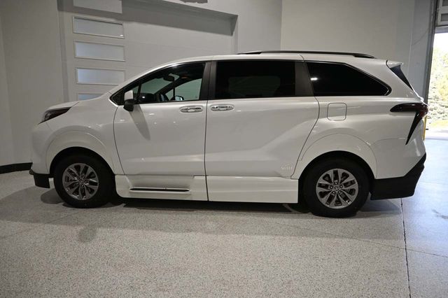 2023 Toyota Sienna XLE AWD 7-Passenger - 23039338 - 8