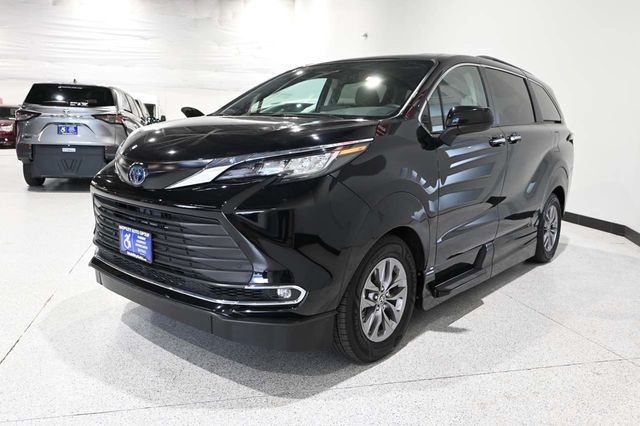 2023 Toyota Sienna XLE AWD 7-Passenger - 23099431 - 9