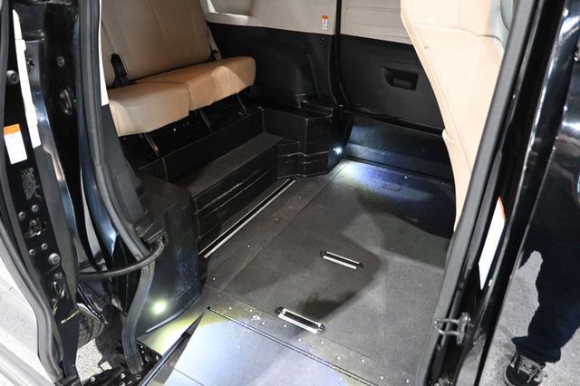 2023 Toyota Sienna XLE AWD 7-Passenger - 23099431 - 17