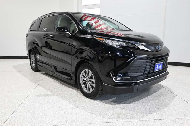 2023 Toyota Sienna XLE AWD 7-Passenger - 23099431 - 2
