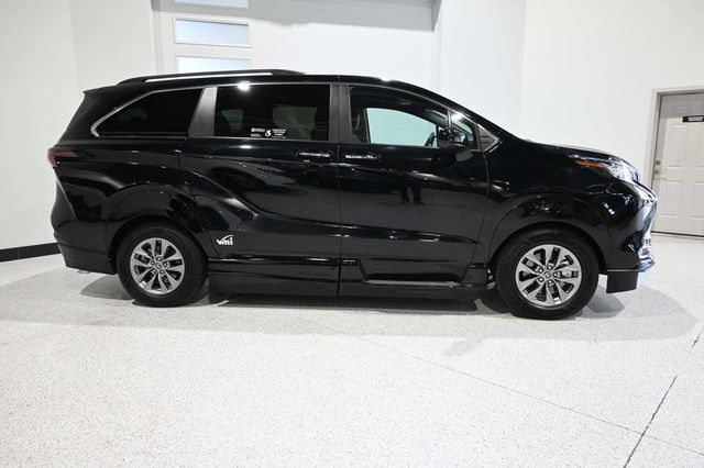 2023 Toyota Sienna XLE AWD 7-Passenger - 23099431 - 4