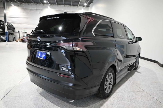 2023 Toyota Sienna XLE AWD 7-Passenger - 23099431 - 5