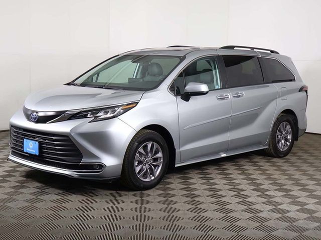 2023 Toyota Sienna XLE AWD 7-Passenger - 22995547 - 9