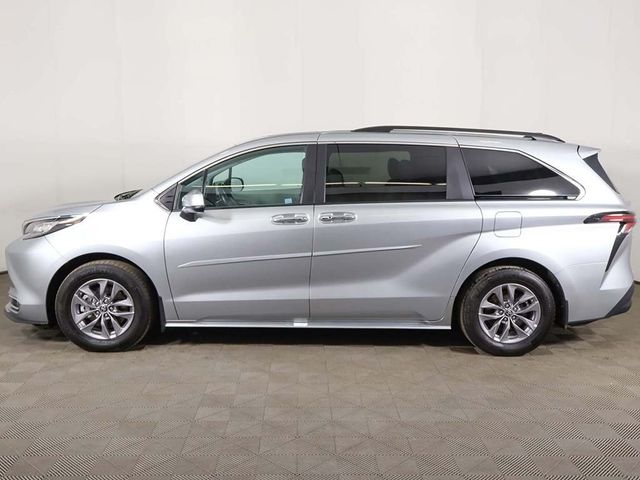 2023 Toyota Sienna XLE AWD 7-Passenger - 22995547 - 18
