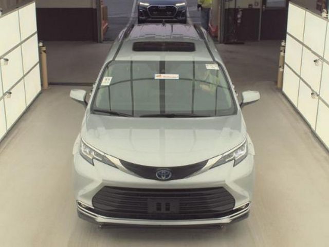 2023 Toyota Sienna XLE AWD 7-Passenger - 22995547 - 1