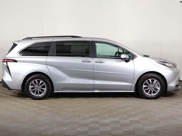 2023 Toyota Sienna XLE AWD 7-Passenger - 22995547 - 19