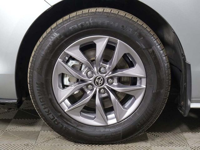 2023 Toyota Sienna XLE AWD 7-Passenger - 22995547 - 24
