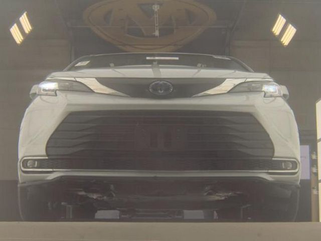 2023 Toyota Sienna XLE AWD 7-Passenger - 22995547 - 2