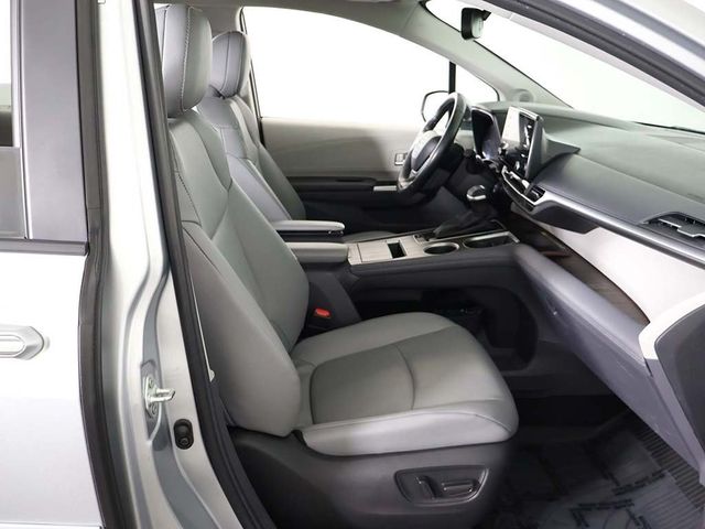 2023 Toyota Sienna XLE AWD 7-Passenger - 22995547 - 32