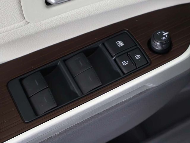 2023 Toyota Sienna XLE AWD 7-Passenger - 22995547 - 41