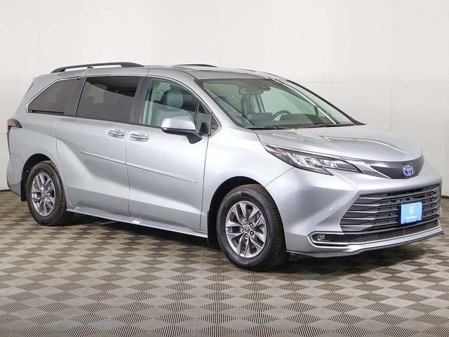 2023 Toyota Sienna XLE AWD 7-Passenger - 22995547 - 59