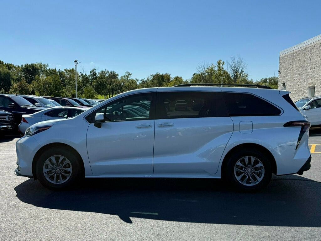 2023 Toyota Sienna XLE AWD 7-Passenger - 23087160 - 13