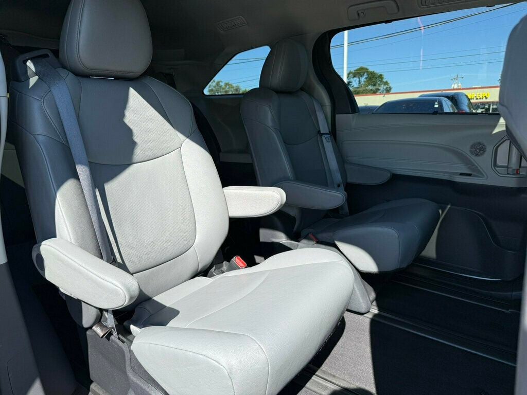 2023 Toyota Sienna XLE AWD 7-Passenger - 23087160 - 17
