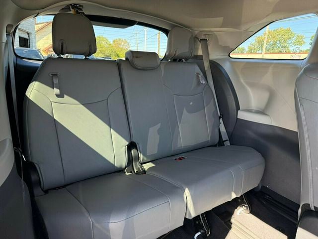 2023 Toyota Sienna XLE AWD 7-Passenger - 23087160 - 18