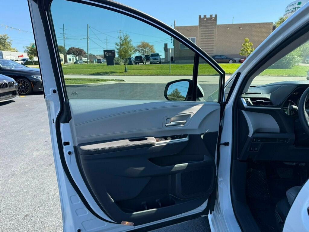 2023 Toyota Sienna XLE AWD 7-Passenger - 23087160 - 19