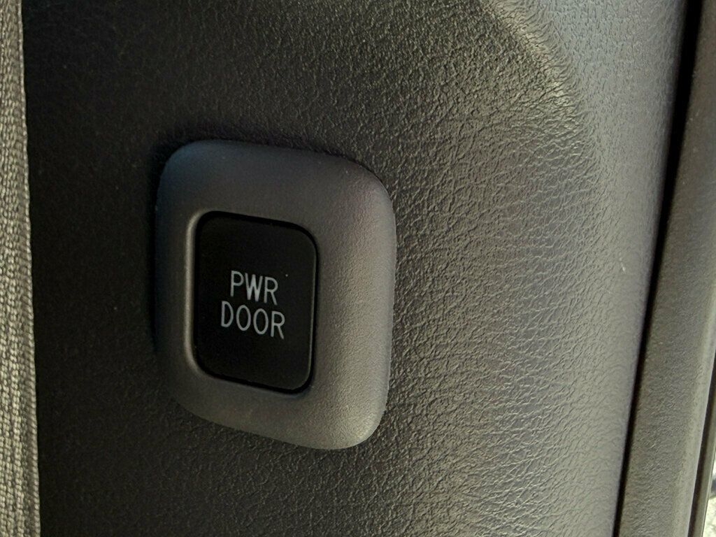2023 Toyota Sienna XLE AWD 7-Passenger - 23087160 - 31