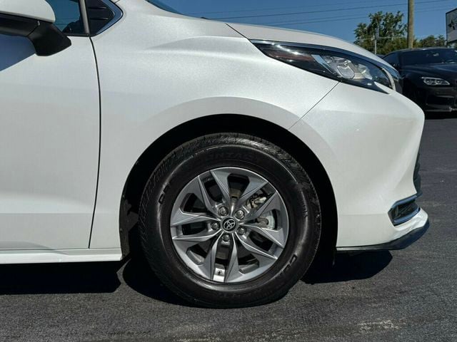 2023 Toyota Sienna XLE AWD 7-Passenger - 23087160 - 32