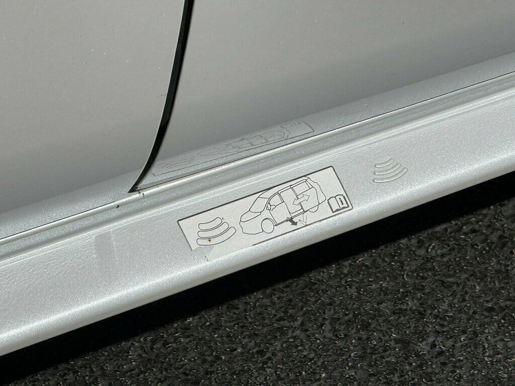2023 Toyota Sienna XLE AWD 7-Passenger - 23087160 - 34