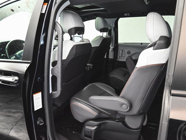 2023 Toyota Sienna XSE - 23000750 - 25