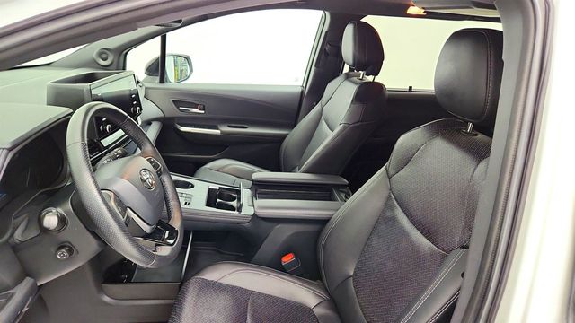 2023 Toyota Sienna XSE 25th Anniversary AWD 7-Passenger w/ Rear Entertainment - 23038917 - 19