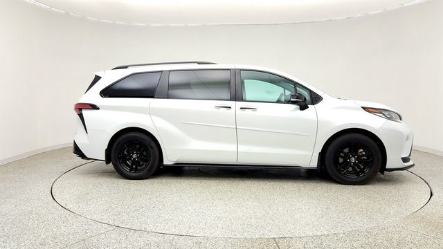 2023 Toyota Sienna XSE 25th Anniversary AWD 7-Passenger w/ Rear Entertainment - 23038917 - 3