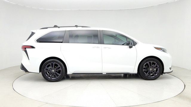 2023 Toyota Sienna XSE, 7-Seater - 22947894 - 3