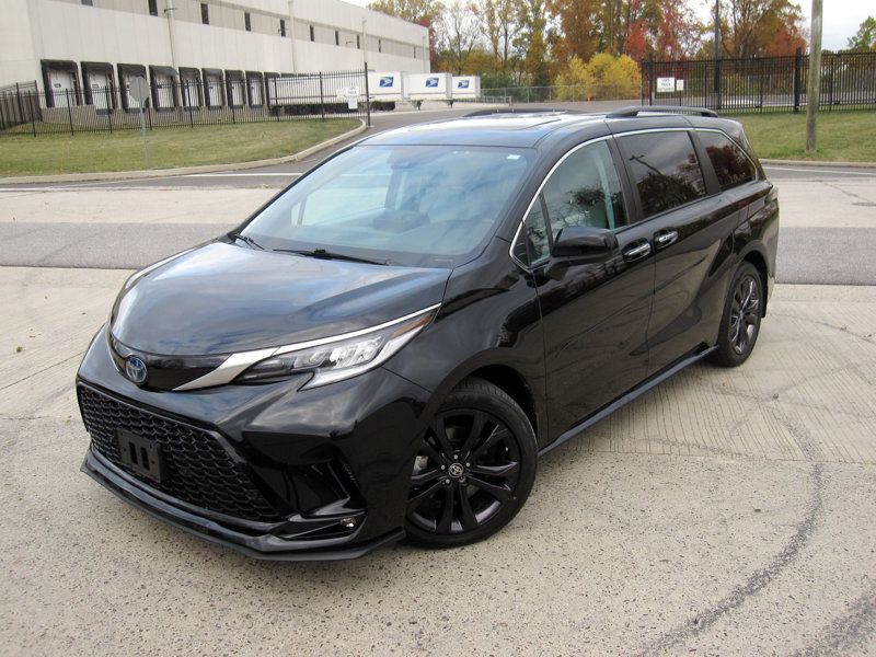 2023 Toyota Sienna XSE photo 4