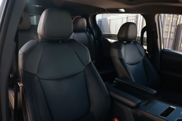 2023 Toyota Sienna XSE FWD 7-Passenger - 23071000 - 18
