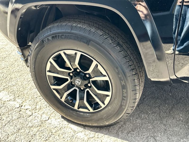 2023 Toyota Tacoma 2WD TRD Sport Double Cab 5' Bed V6 Automatic - 22952701 - 10