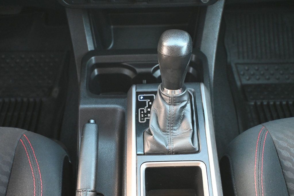 Toyota Tacoma photo 13