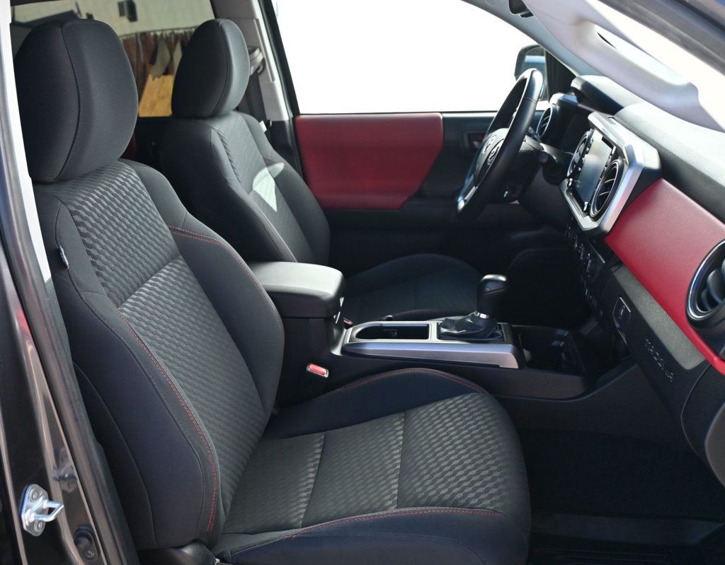 Toyota Tacoma photo 16