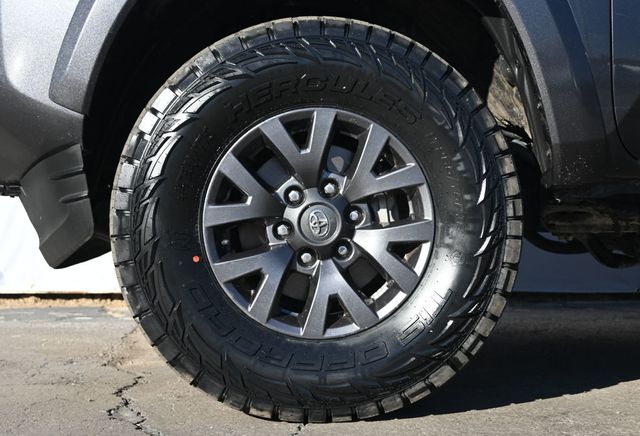 2023 Toyota Tacoma 4WD SR5 Double Cab V6 4X4 Brand New Tires - 22973310 - 6
