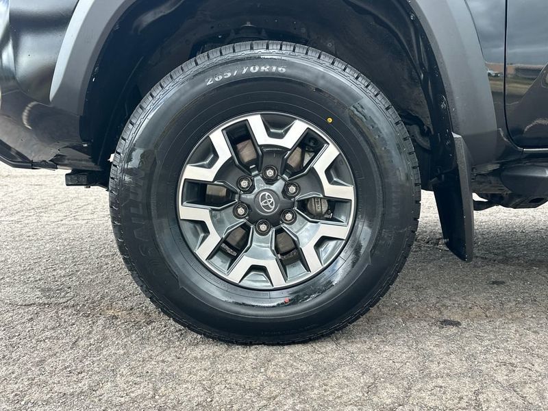 2023 Toyota Tacoma 4WD TRD Off-Road - 23024043 - 11