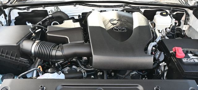 2023 Toyota Tacoma 4WD TRD Off Road Double Cab  - 23024369 - 17