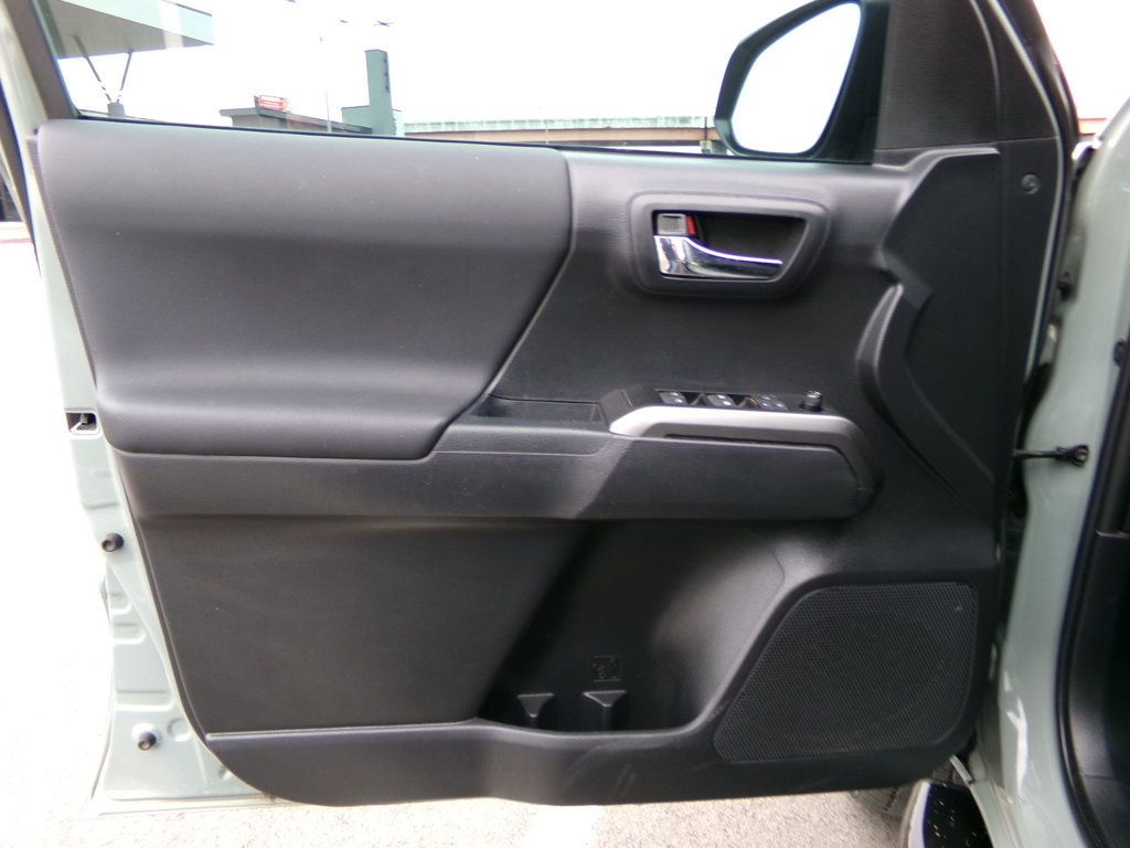 2023 Toyota Tacoma 4WD TRD Sport Double Cab 5' Bed V6 Automatic - 22977730 - 9