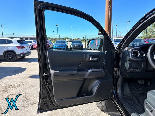 2023 Toyota Tacoma Double Cab TRD Off-Road Pickup 4D 5 ft - 23097858 - 9