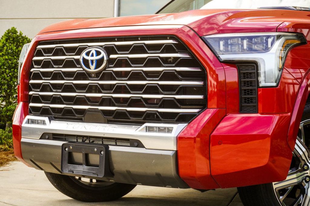 Toyota Tundra photo 2