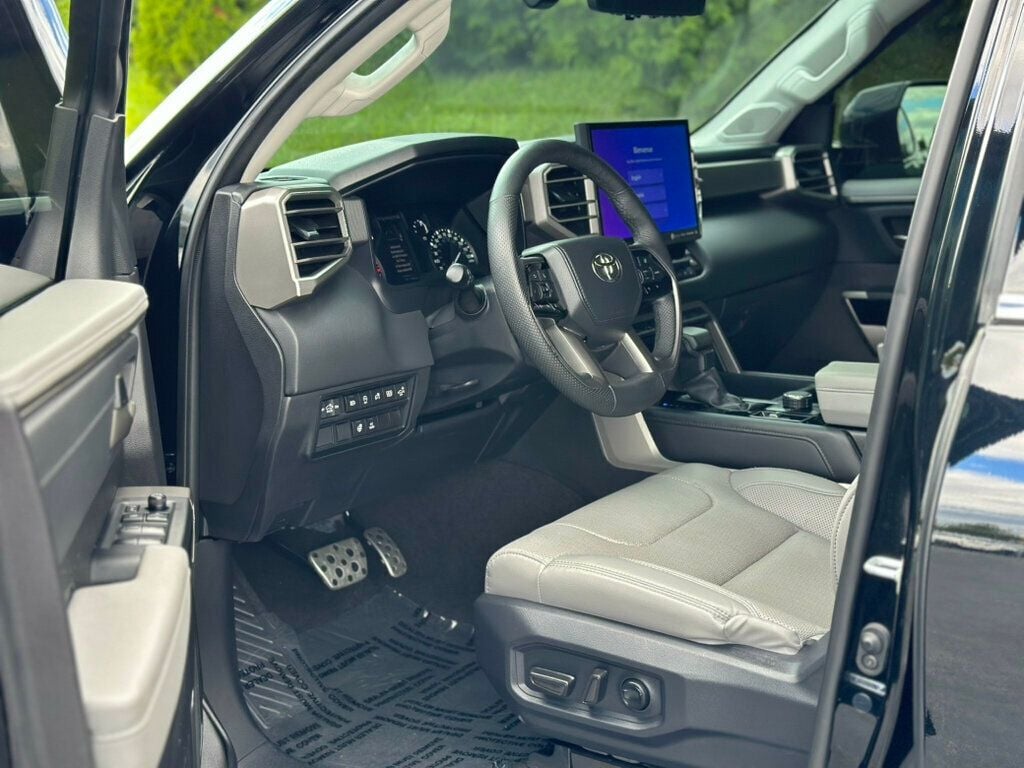 2023 Toyota Tundra Limited CrewMax photo 15