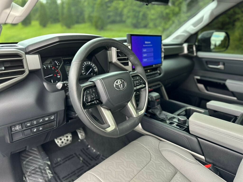 2023 Toyota Tundra Limited CrewMax photo 16