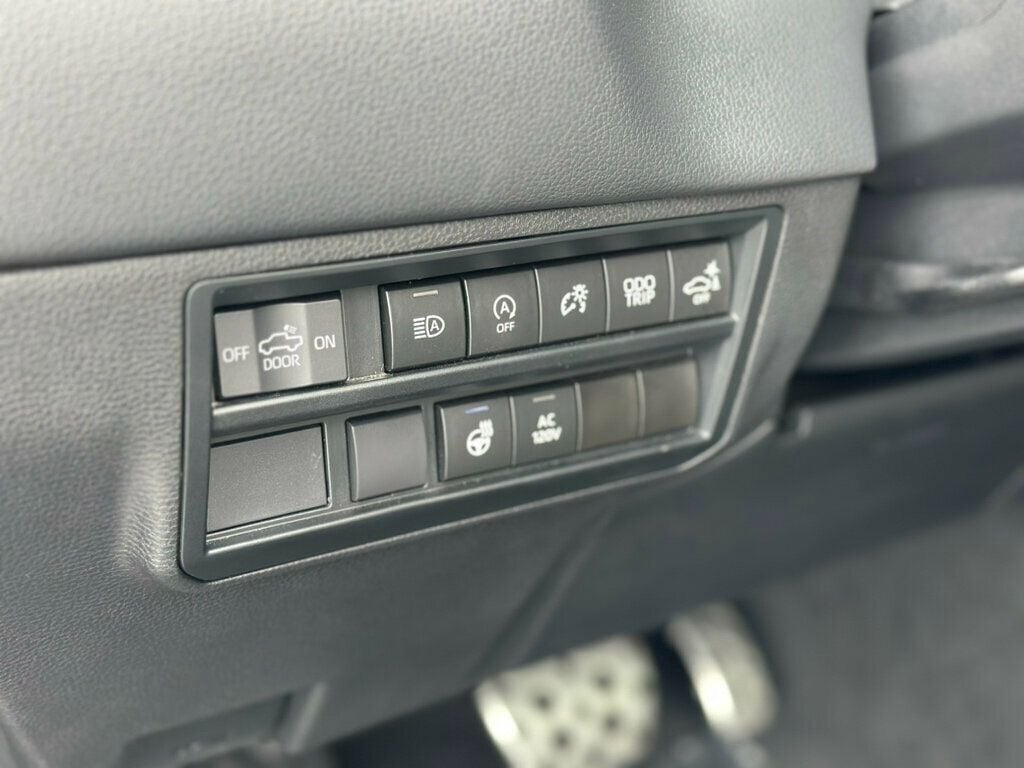 2023 Toyota Tundra Limited CrewMax photo 17