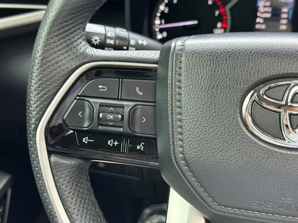 2023 Toyota Tundra Limited CrewMax photo 32