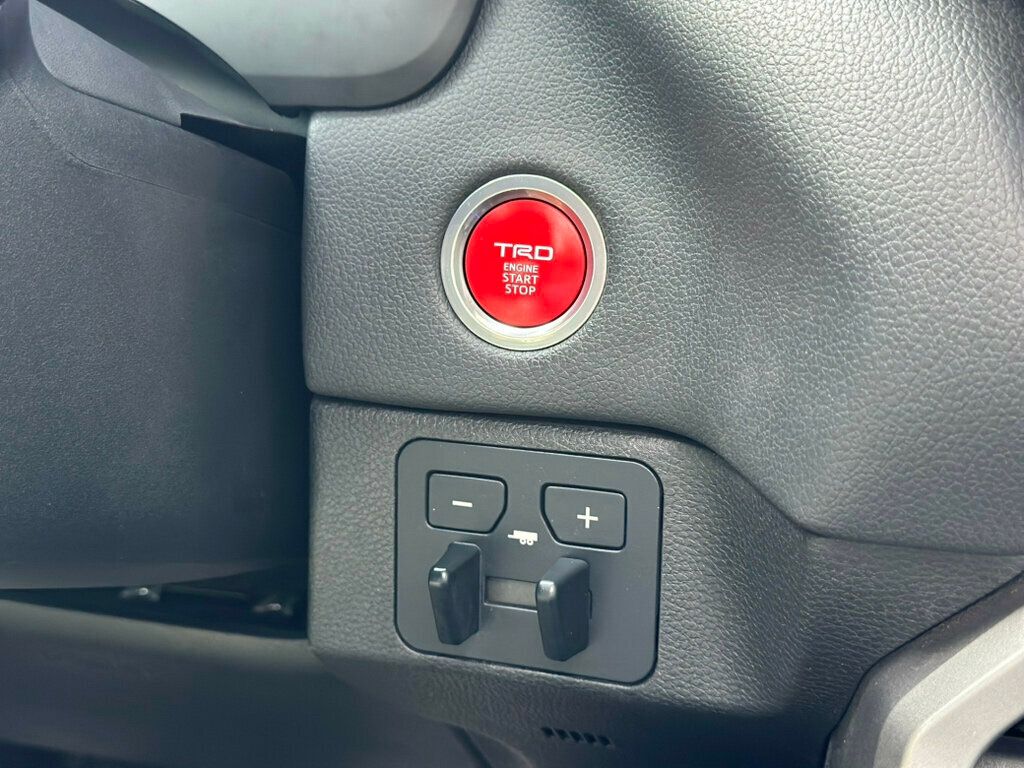 2023 Toyota Tundra Limited CrewMax photo 35