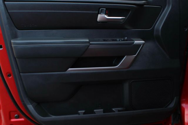 2023 Toyota Tundra 4WD ONE OWNER 4WD SR5 CREWMAX W/ TRD SPORT PKG, LEATHER, 14' SCREEN - 23047448 - 18